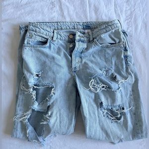 ~H&M LOW WAIST BOYFRIEND RIPPED JEANS!!